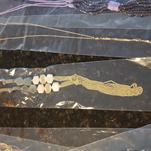 Lot of 20 NWT Long Necklaces, some with earrings. - Picture 7 of 9